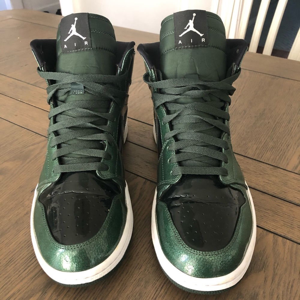 Air Jordan • Jordan 1 Retro Grove Green